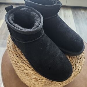 Bearspaw Black Ankle Boots